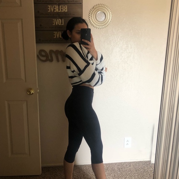 Lululemon crop leggings (high waisted) - Picture 2 of 4